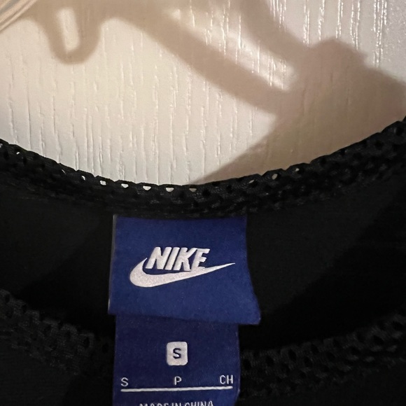 Nike tank top. Size small - Picture 5 of 5